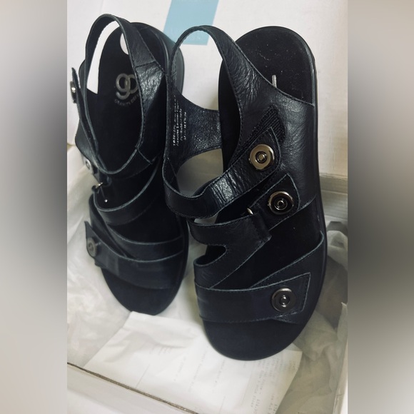 Gravity Defyer Arch support Sandals - size 6.5 - Picture 3 of 5